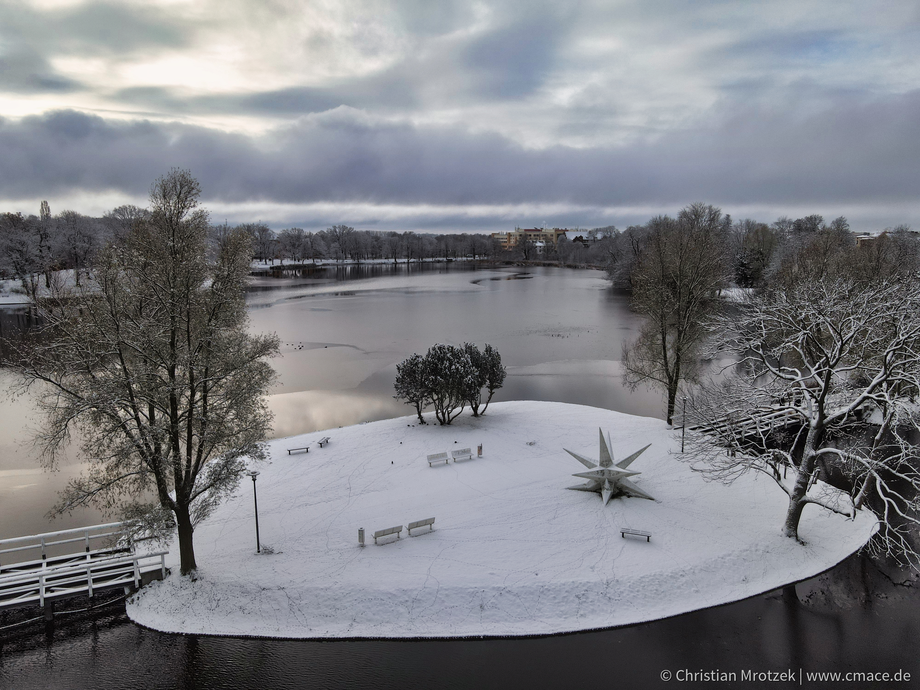 Leuchtender Weihnachtsstern in Stralsund beschädigt | Weiße Brücken | Stralsund