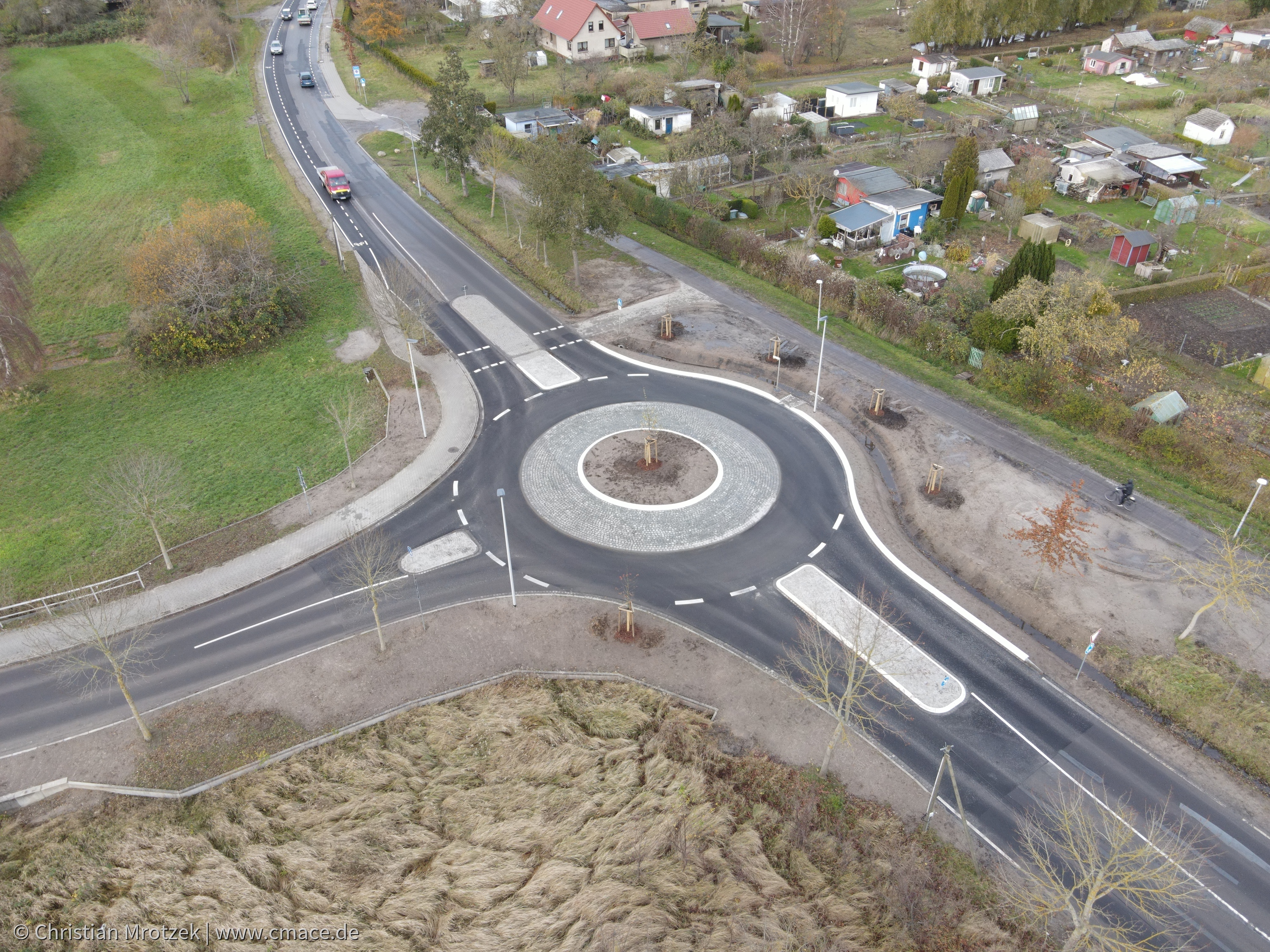 Kreisverkehr Feldstraße in Stralsund nach Bauarbeiten im November 2023