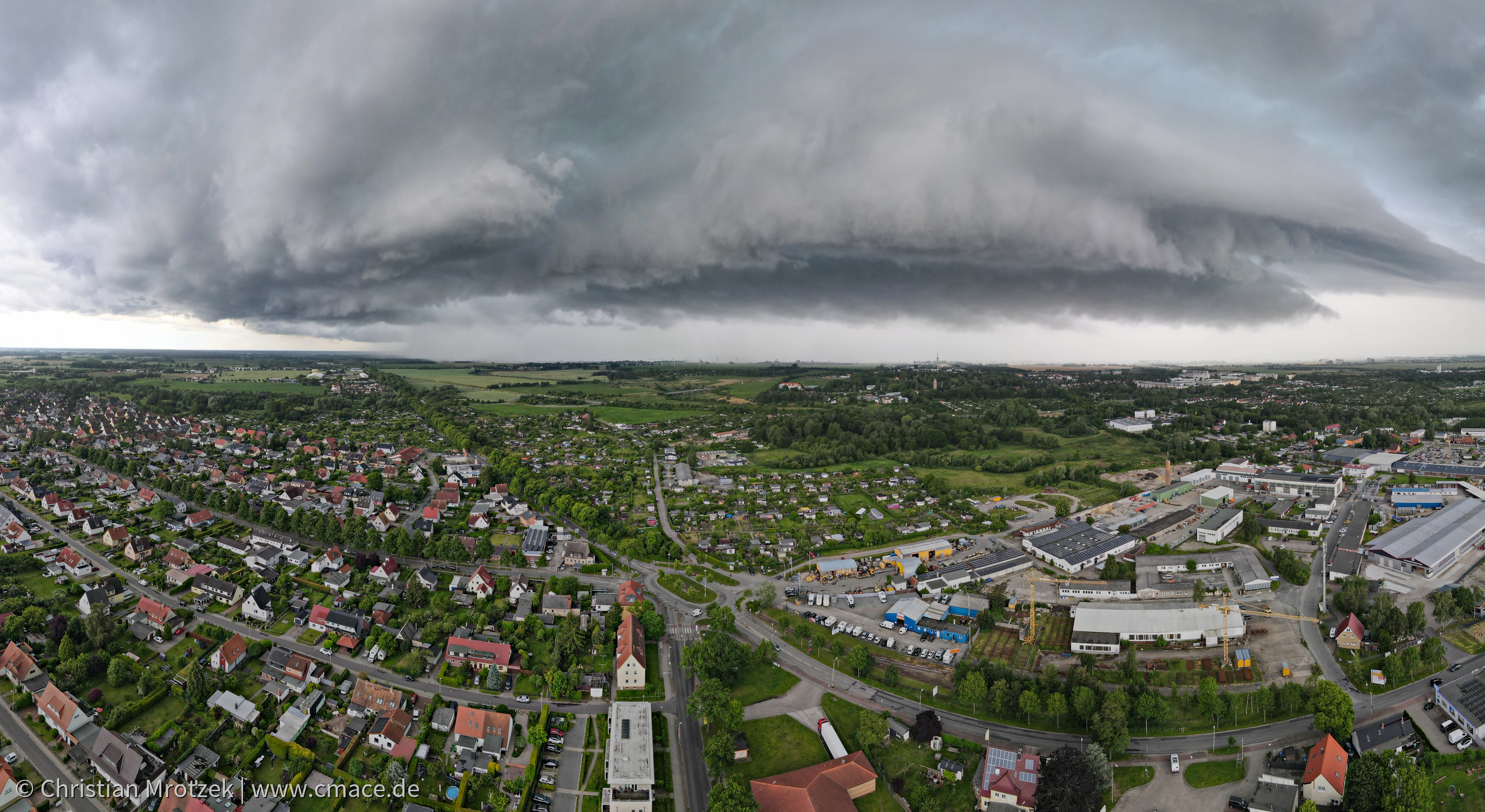 Heftiges, aber sehr kurzes Unwetter zieht über Stralsund am 17. Juni 2024