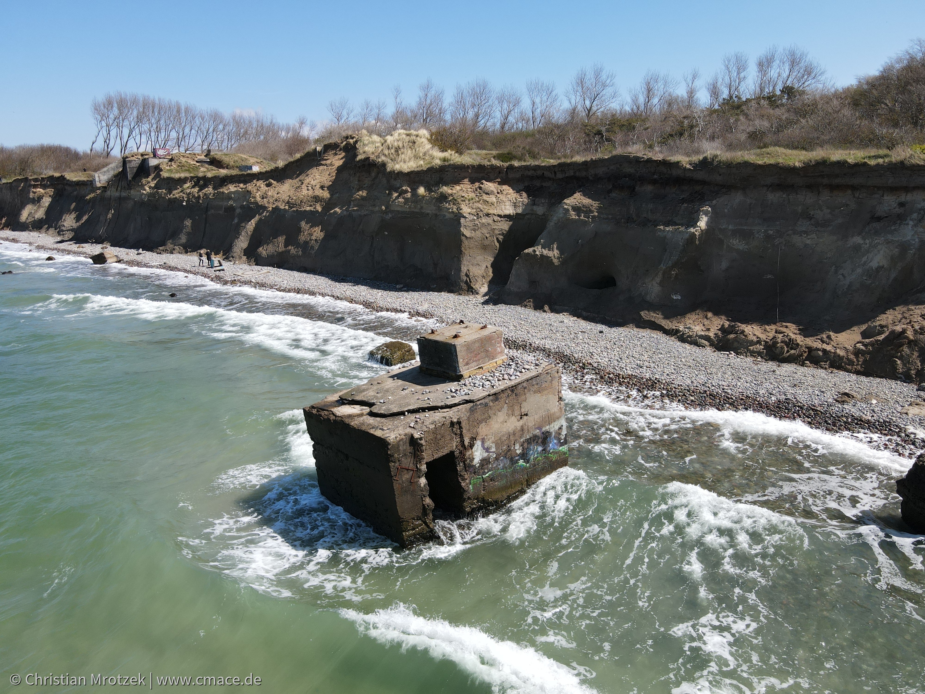 NVA Bunker an der Steilküste der Ostsee auf dem Darß